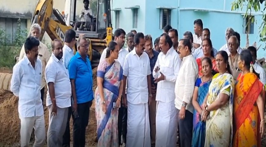 காஞ்சிபுரம்:  மழைநீர் களத்தில் இறங்கி நடவடிக்கை எடுத்த அமைச்சர்