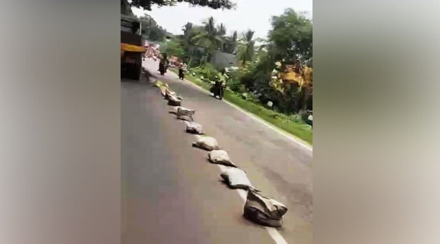மயிலாடுதுறை: களிமண் மூட்டைகளால் தற்காலிக டிவைடர் - வாகன ஓட்டிகள் அவதி