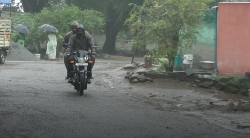 அரூர் சுற்றுவட்டார பகுதிகளில் பரவலாக சாரல் மழை-விவசாயிகள் மகிழ்ச்சி