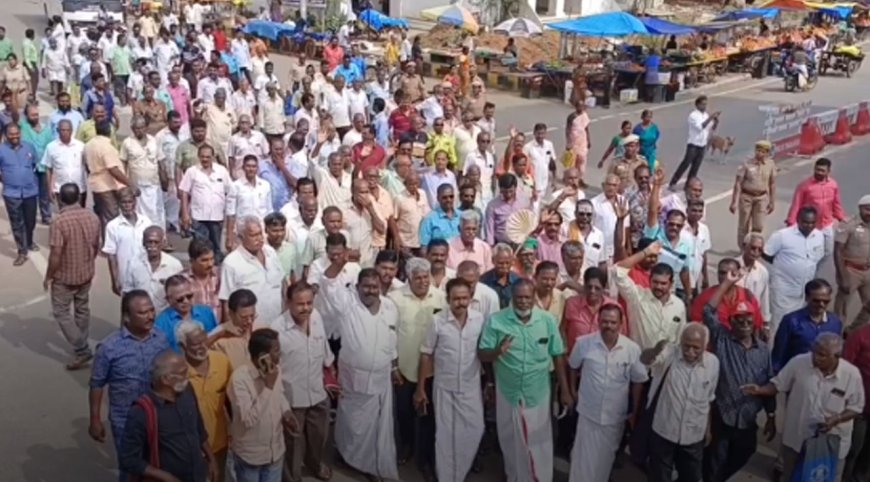 தஞ்சையில் போக்குவரத்து தொழிலாளர்கள் மறியல்- பேருந்துகள் இயக்கம் 