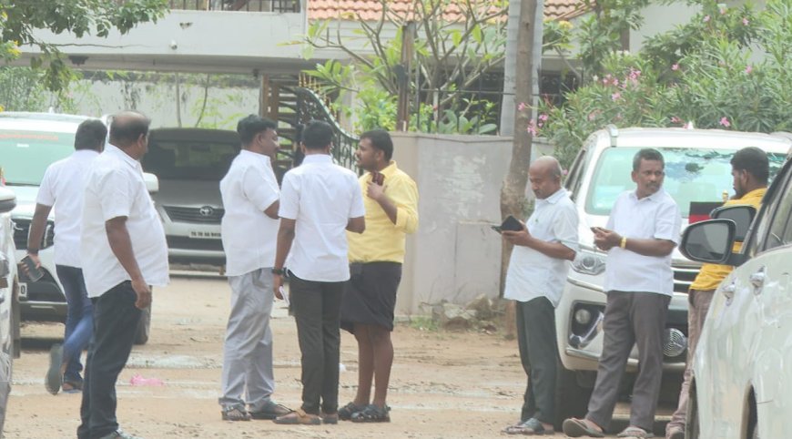 நெல்லை மேயர் விவகாரம்-கவுன்சிலர்களை சுற்றுலா அழைத்து சென்ற திமுக நிர்வாகிகள்