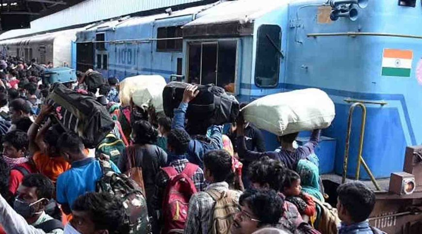 சென்னைக்கு செல்ல ரயிலில் முண்டியடித்த கூட்டம்- லேசான தடியடி நடத்திய போலீஸ்
