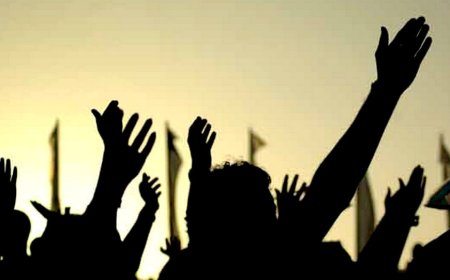 இலவச வீட்டுமனை எப்போ தருவீங்க..? கோட்டாட்சியரை முற்றுகையிட்ட மக்கள்!