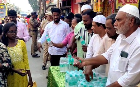 கோனியம்மன் கோயில் திருவிழா.. பக்தர்களுக்கு தண்ணீர் வழங்கிய இஸ்லாமியர்கள்..