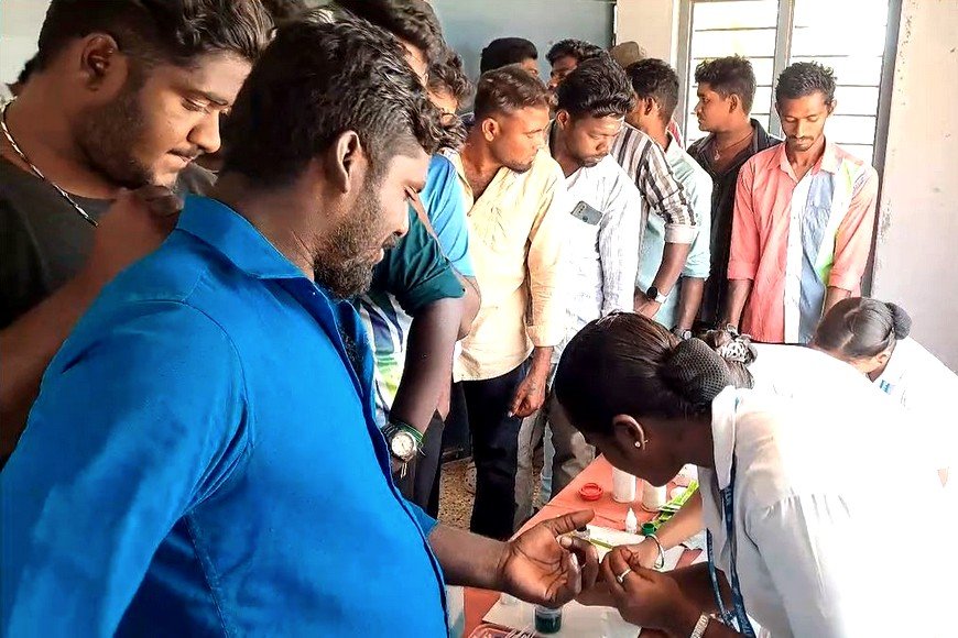 அரசு மருத்துவமனையில் ரத்தம் தட்டுப்பாடு.. களமிறங்கிய விஜய் ரசிகர்கள்...