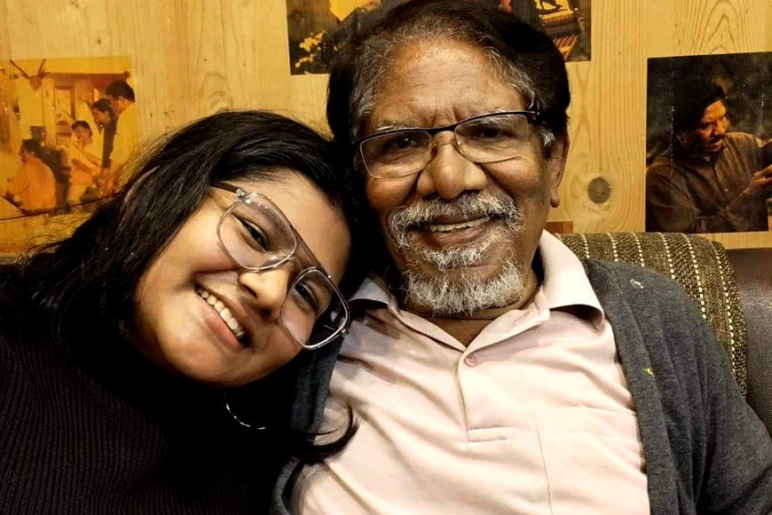 தாத்தாவுக்கு ஸ்டார்ட் கேமரா ஆக்‌ஷன் சொன்ன பேத்தி! பாராட்டி உச்சிமுகர்ந்த இயக்குநர் இமயம்...