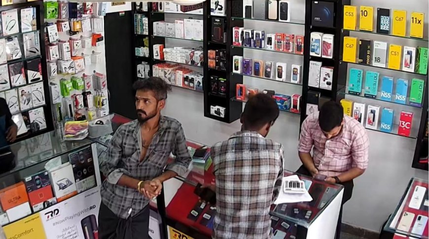 ரூ.18000 மதிப்பிலான செல்போன் திருட்டு... CCTV-யில் சிக்கிய சிட்டுகள்...