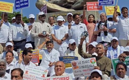 மத்திய அரசுக்கு எதிராக கர்நாடகாவில் போராட்டம்.. சொம்பு ஏந்தி முழக்கம் எழுப்பிய தலைவர்கள்..