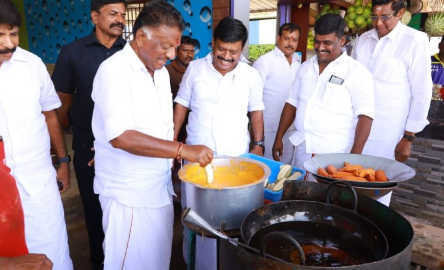 வாழைக்காயை பூ போல எடுத்து.. மாவில் தடவி.. சுடச்சுட பஜ்ஜி போட்ட ஓ.பன்னீர் செல்வம்