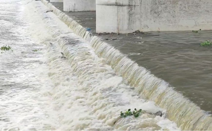 வைகையில் பெருகிய வெள்ளம்.. கரை புரண்டு ஓடும் தண்ணீர்.. 5 மாவட்டங்களுக்கு  எச்சரிக்கை