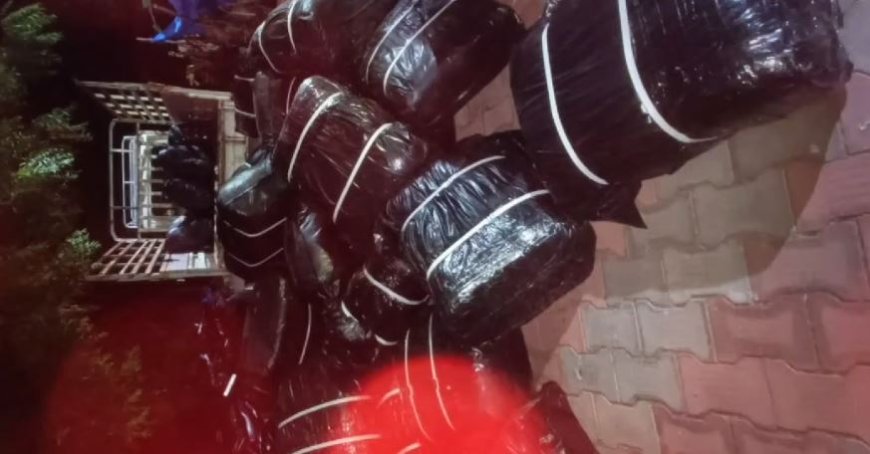 இலங்கைக்கு கடத்தல்.. பிக்-அப் வேனில் இருந்த மர்ம பொருள்.! கோவில்பட்டியில் சிக்கிய வேன் டிரைவர்