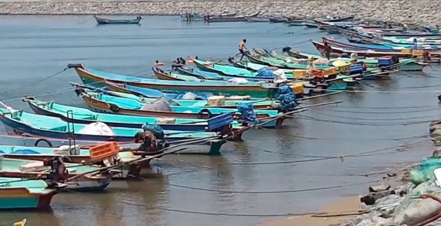 மீன்பிடி படகுகளை தயார் நிலையில் வைக்க வேண்டும்.. மயிலாடுதுறை மாவட்ட ஆட்சியர் மீனவர்களுக்கு உத்தரவு !