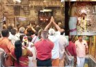 சனிப்பெயர்ச்சி.. திருநள்ளாறு சனிபகவான் கோயிலில் சிறப்பு வழிபாடு பக்தர்கள் குவிந்தனர் 